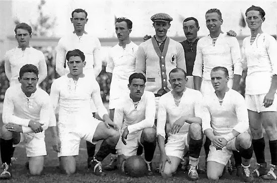 Equipe de France aux JO de 1920 à Anvers. René Petit est le deuxième à droite, debout.